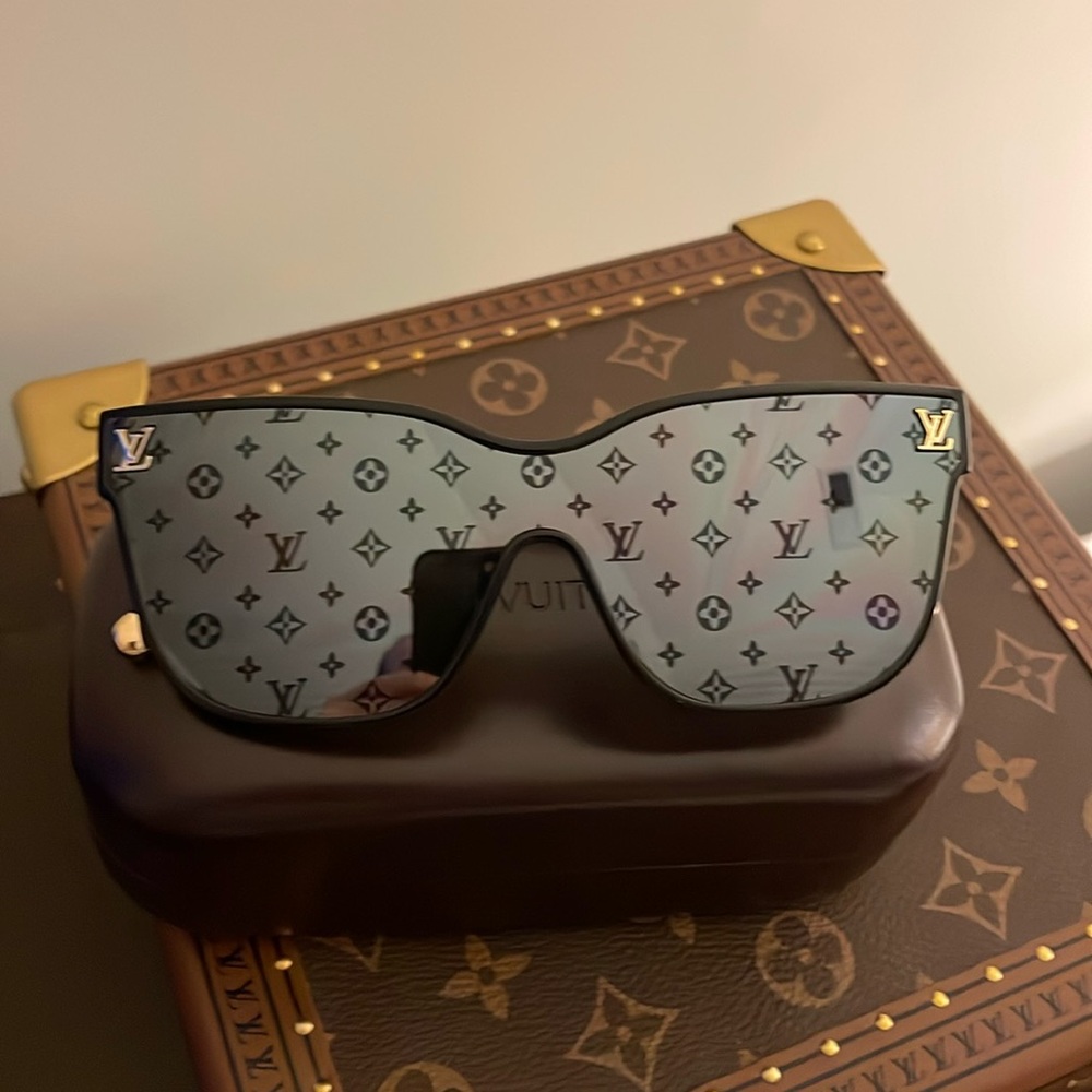 Louis Vuitton Shadow Square Black Sunglasses